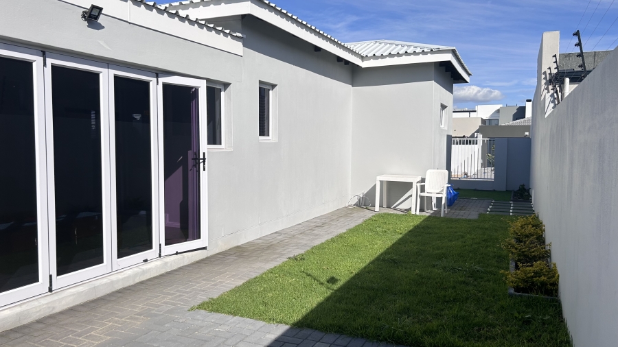 To Let 3 Bedroom Property for Rent in Sandown Western Cape